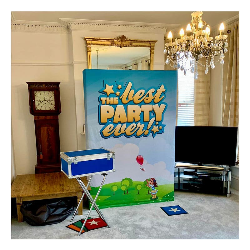 Bronze magic package entertainment showing magician with balloon modelling for smaller parties