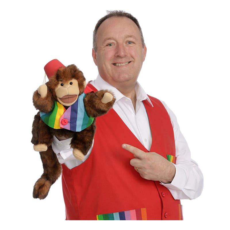 Niggles Magic performing entertaining magic tricks for children at a Cotswolds birthday party